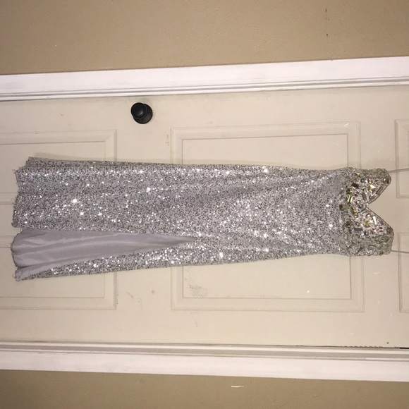 FORMAL DRESS - Picture 2 of 6